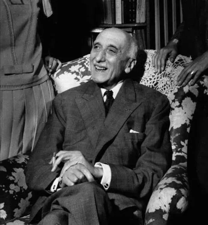 萨冈十八岁时的创作了《你好,忧愁》,因此她夺得了当年法国的"文学