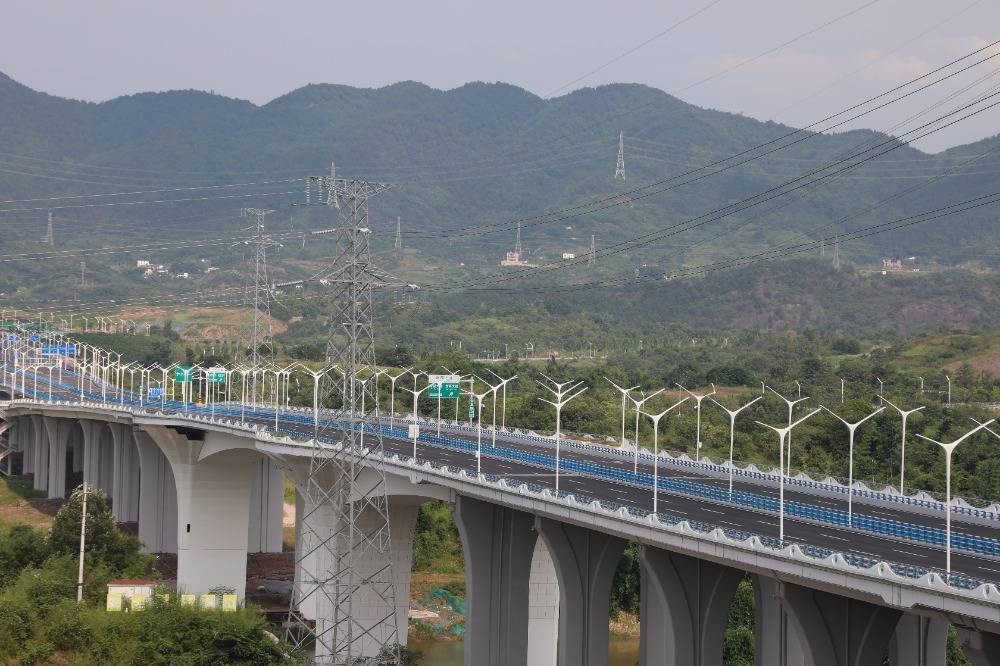 两江新区快速路六横线图片