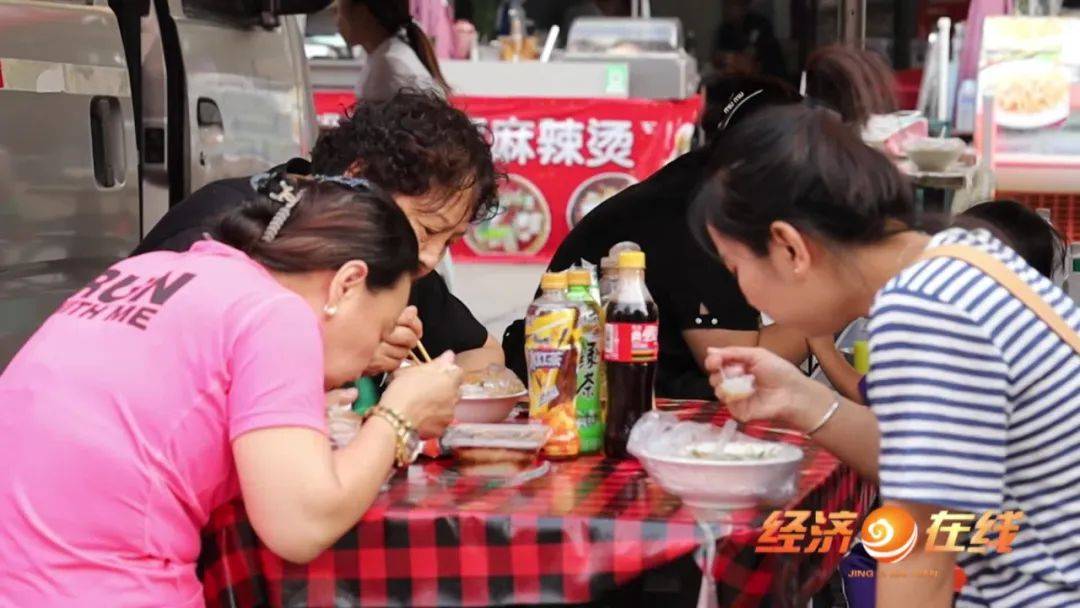 城市"烟火气"点亮"夜经济"_夜市_市民_风味美食