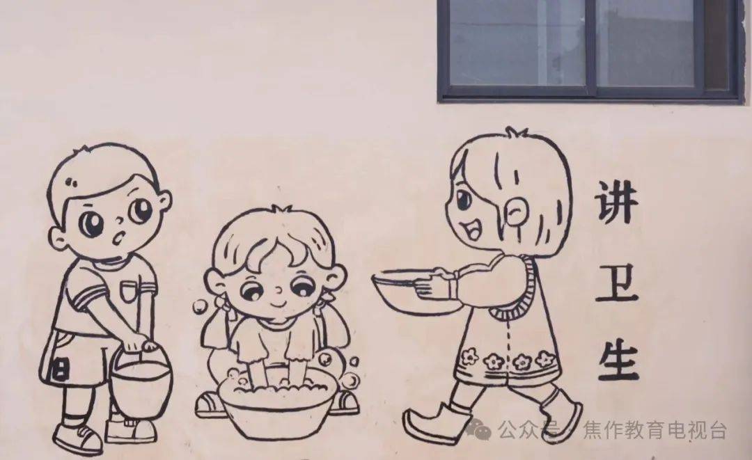 以墙壁为画布,一笔一划认真勾画轮廓,曾经"灰头土脸"的水泥墙蜕变为"