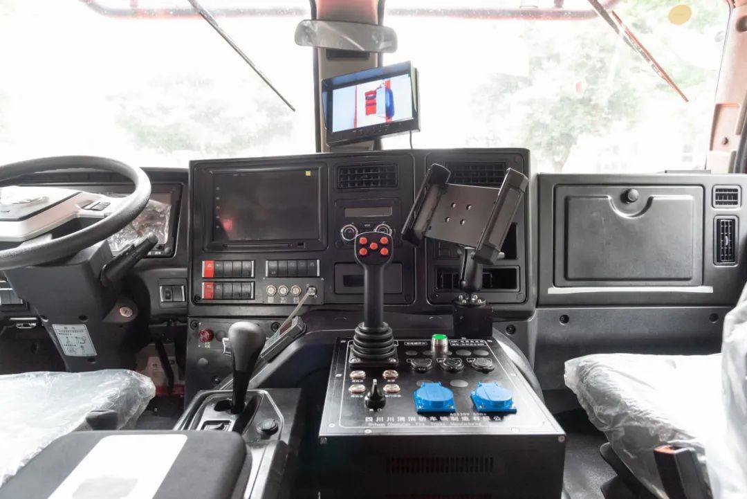 川消全地形森林水罐消防车助力森林火灾扑救