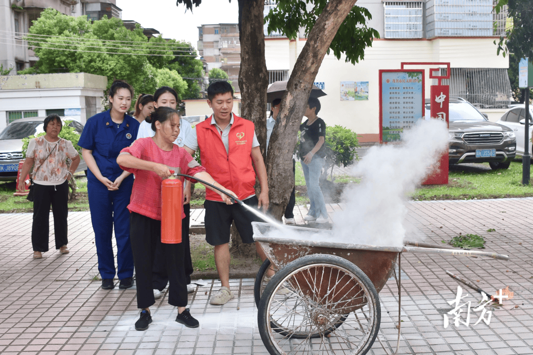 高校力量密织消防宣传网 “三下乡”消防志愿行活动收官