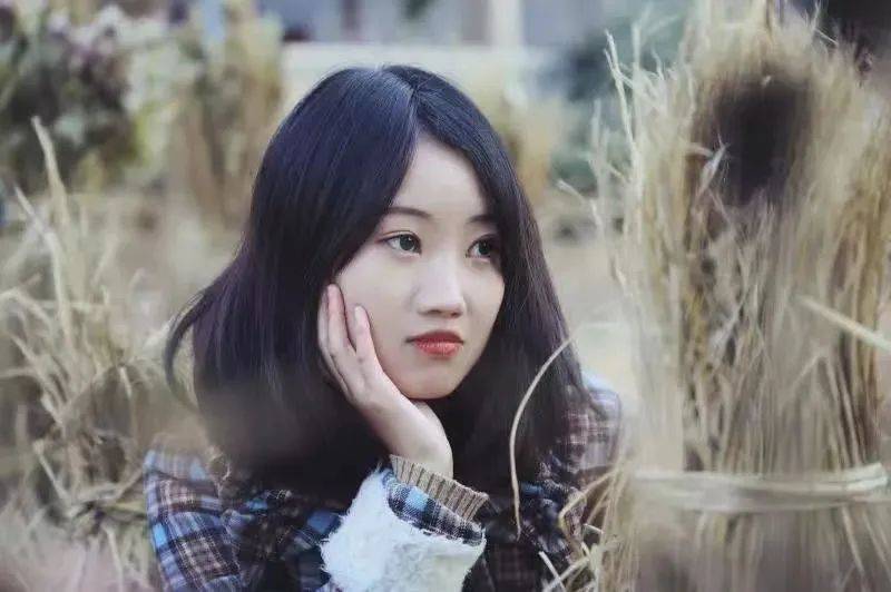 杨依菲诗选｜2024顶度诗歌奖高校奖·入围奖作品_凤凰公园_芳香_音乐