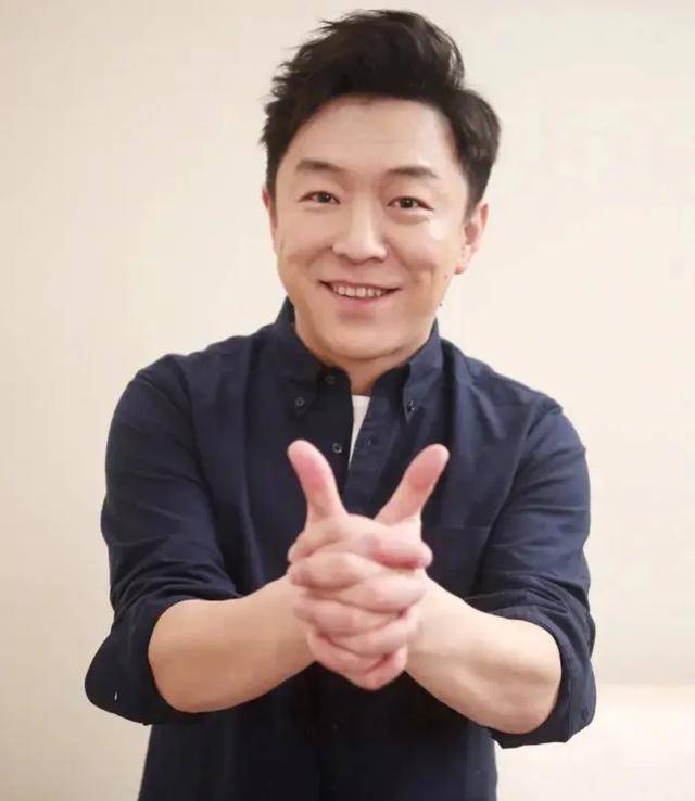 消失"已久的黄渤,高情商接待马克龙,他走上了更大的平台?