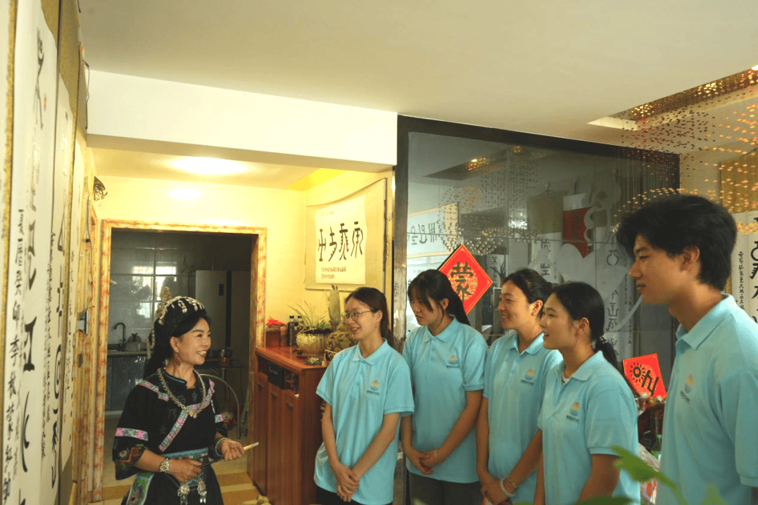 青苗丨学写水族文字，体验水族文化！_水书至_匀汉_实践团