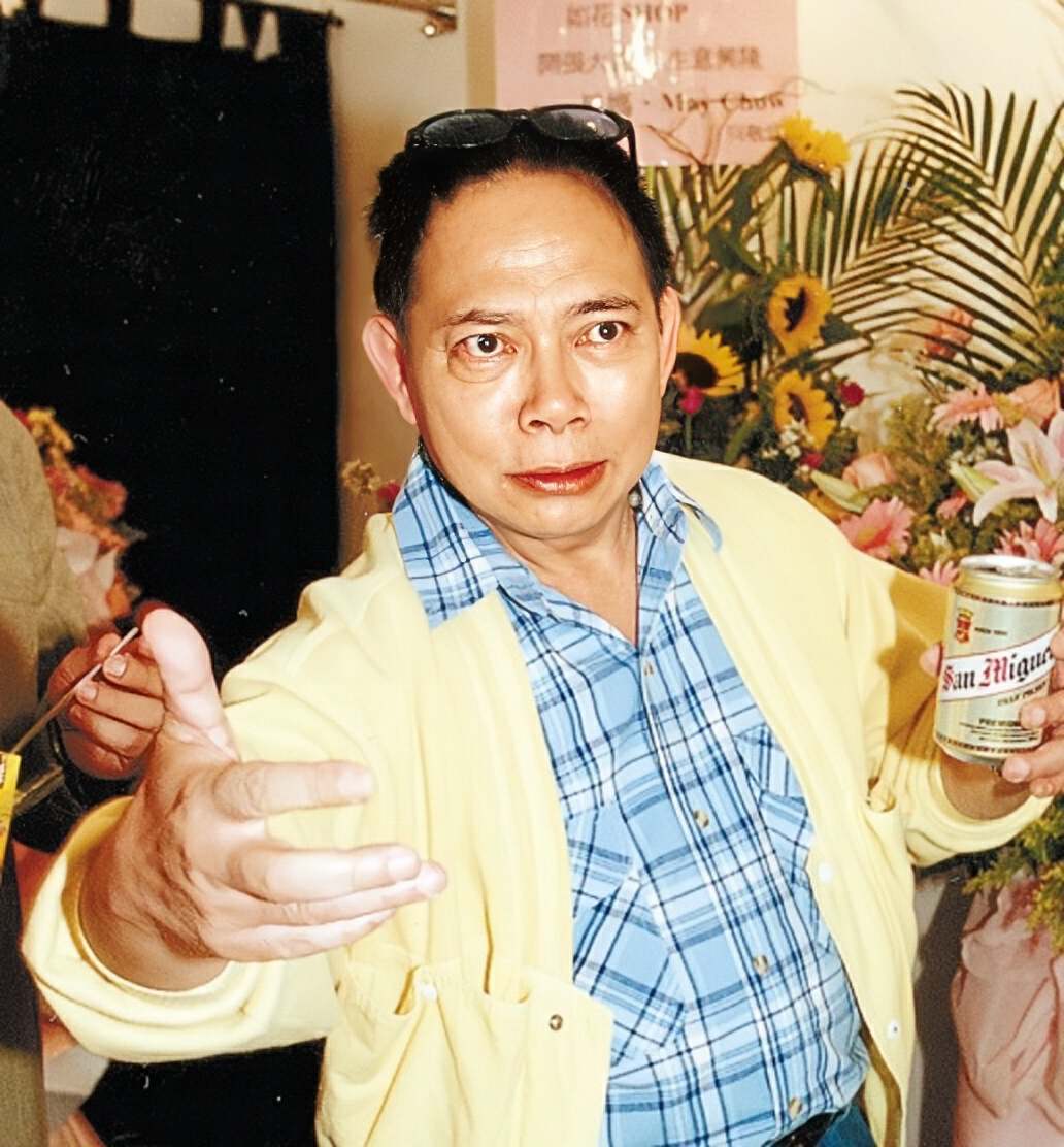 黄一飞82岁生日罕见露面,长胖50斤变沧桑,戴鸽子蛋大翡翠戒指