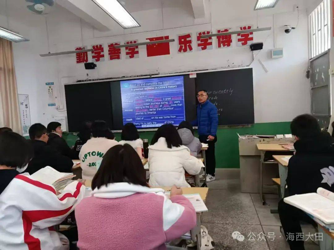 暖心!大田二中接收到捐赠的崭新课桌椅300套