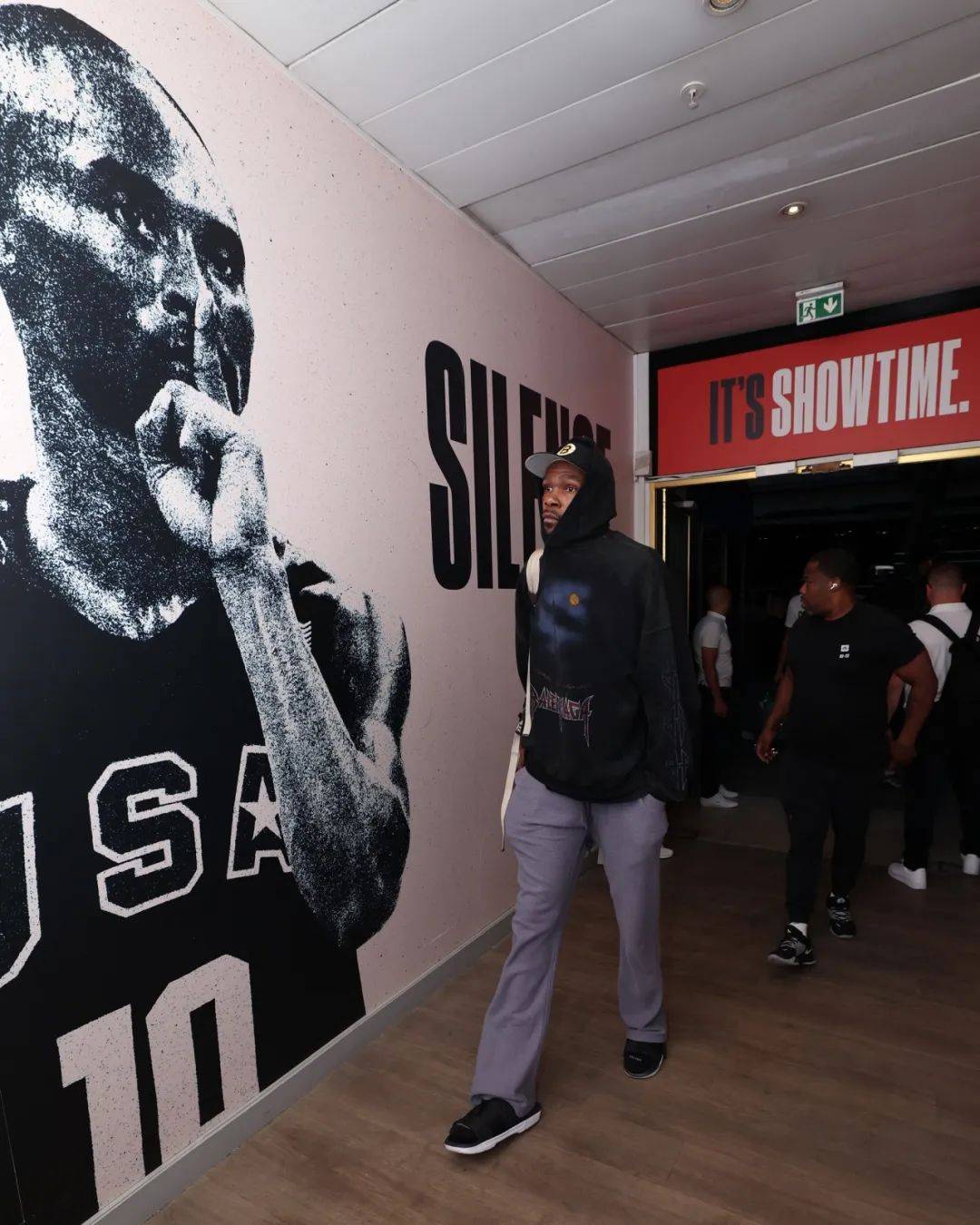 北京时间7月27日01:30,2024年巴黎奥运会开幕式将在塞纳河上举行.