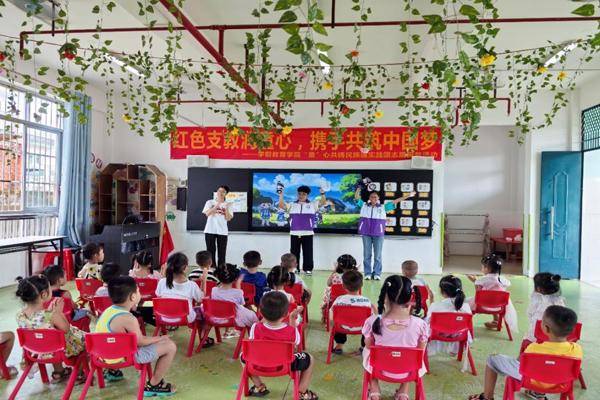 网易公开课：澳门正版资料免费大全精准绿灯会-厦门城市职业学院国旗护卫队开展爱国主义教育实践