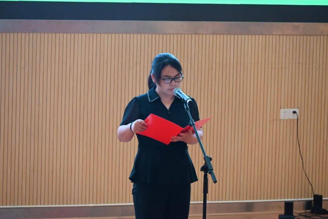 吉首市委副书记李成晚启封电脑摇号系统摇号现场小升初,幼升小电脑
