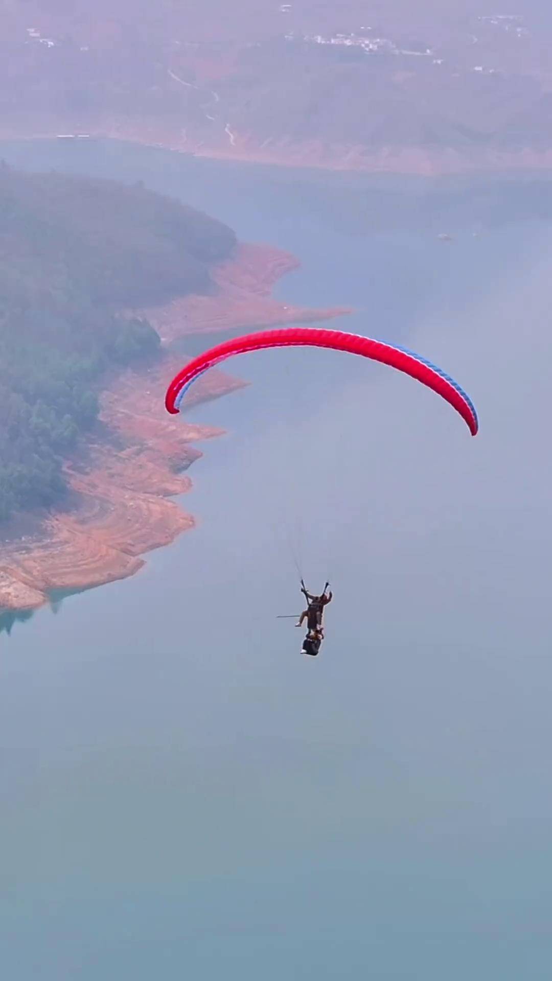 音乐一响,自由登场.滑翔伞