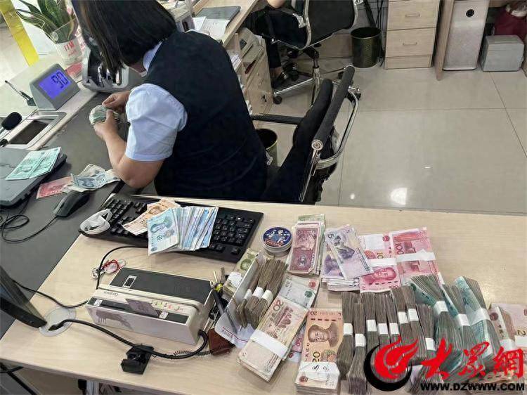 滕州农商银行:零币兑换解民忧 热心服务获点赞_客户_零钱_袋子