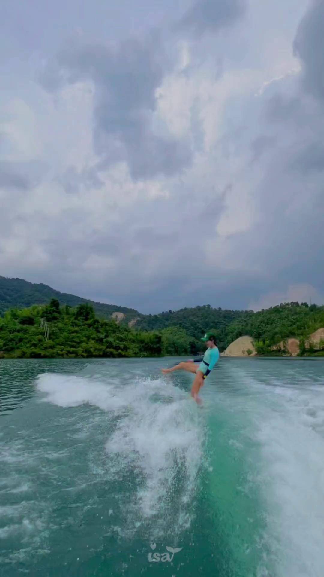 七夕没什么送你们的,就给你们表演个才艺吧🤪 尾波冲浪 夏天该有的