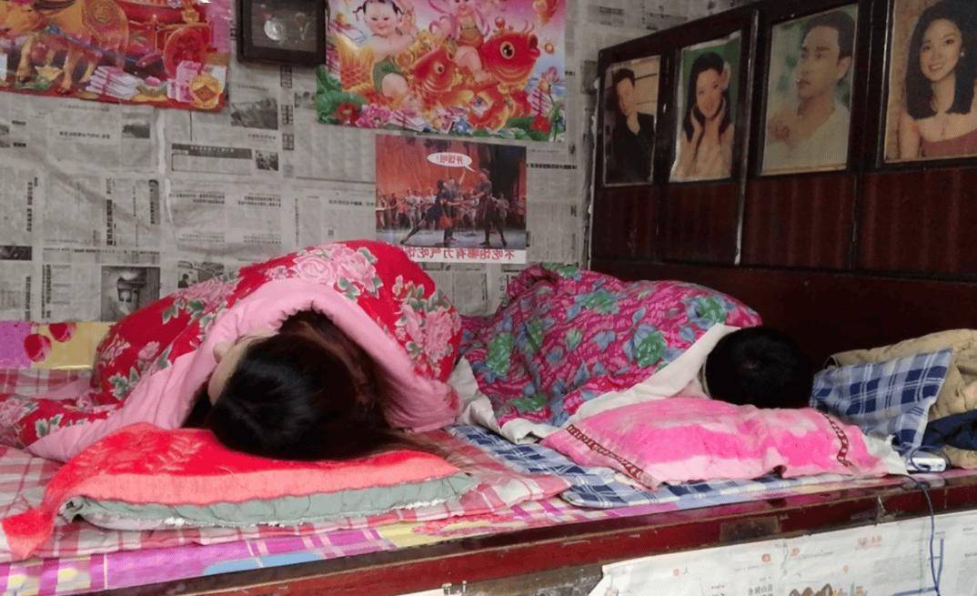 东北农村炕上的幸福生活