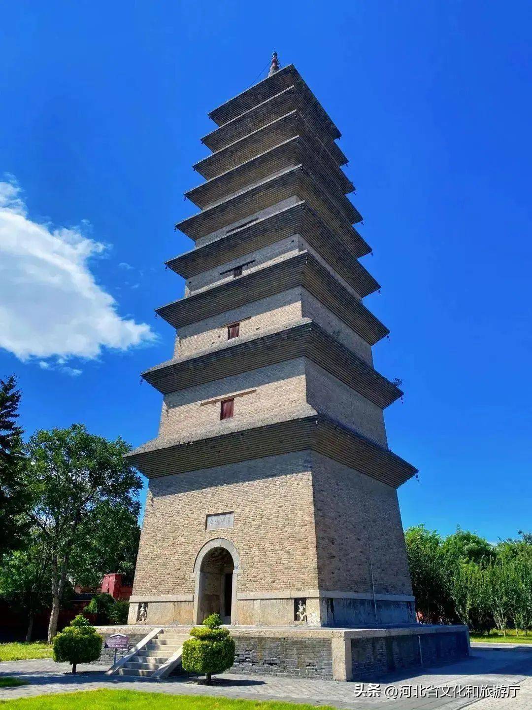 凌霄塔凌霄塔始建于唐现为宋代遗存是一座砖木混合结构的楼阁式塔