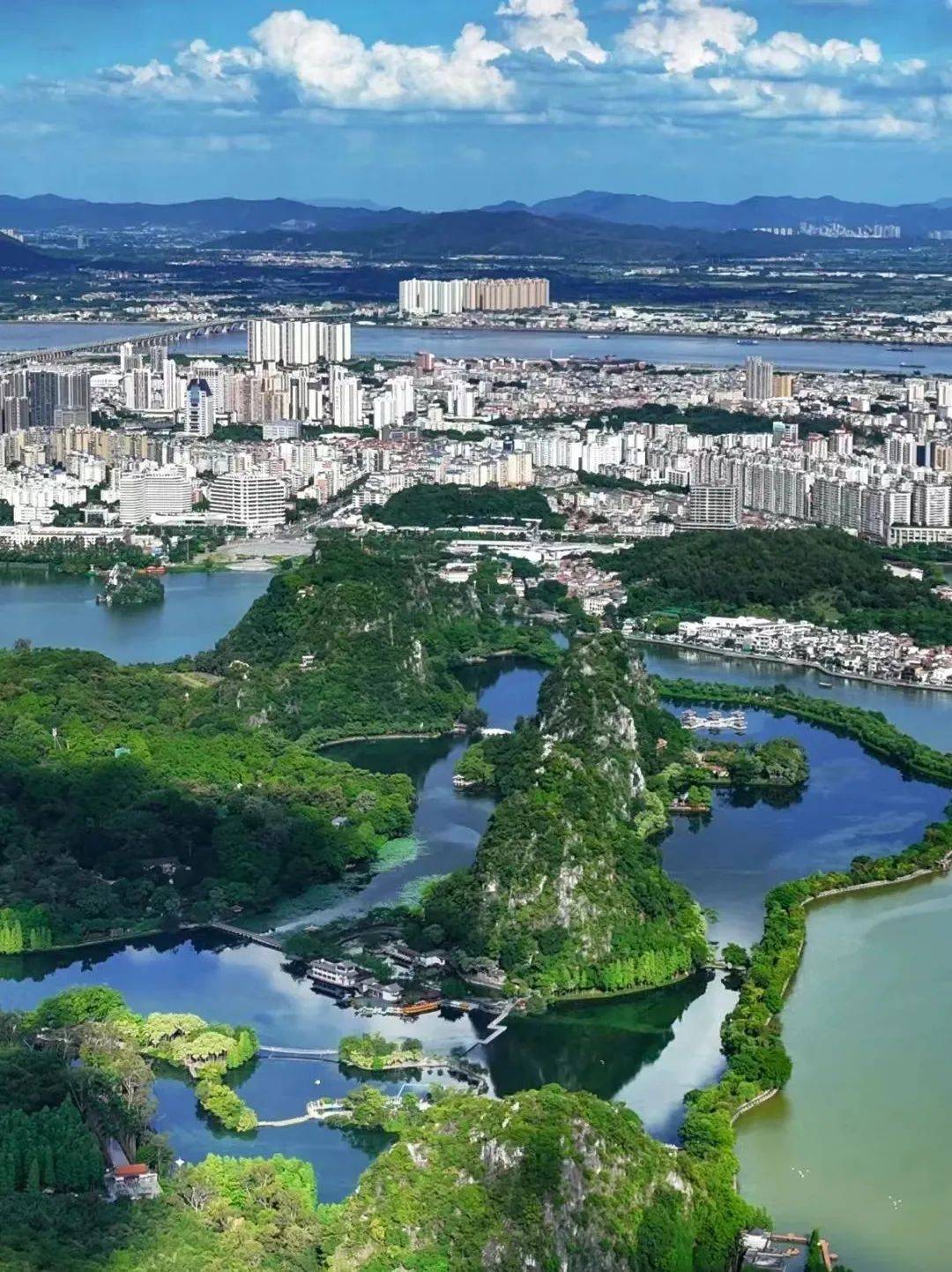 七星岩景区猫爪谷景区猫爪谷景区位于肇庆高要区回龙镇猫爪水库边