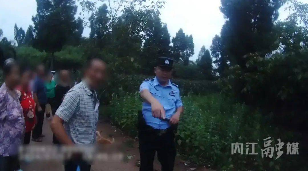 民警随即前往现场查看家里养的7只小猪不见了接到辖区村民报警称资中