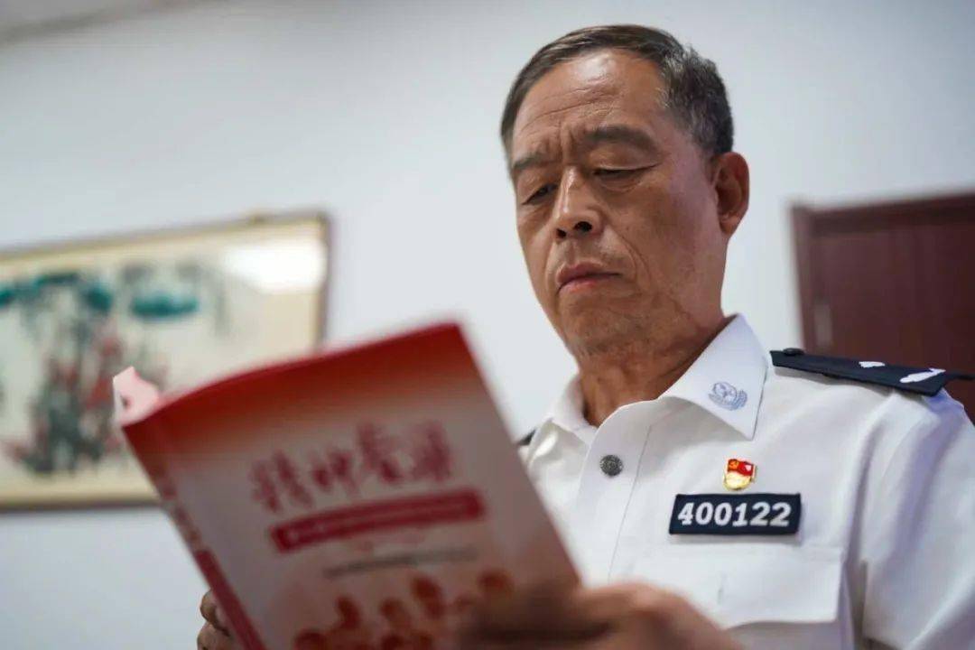 图片故事丨一声"到","一生到"_郭志龙_军装_公安