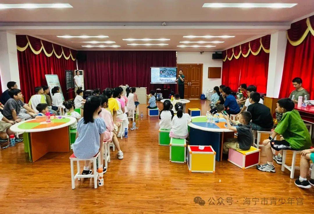 大手牵小手·红色基因代代传——海宁市青少年宫迎