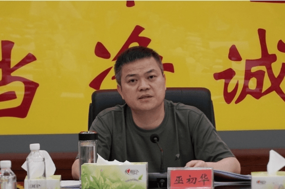 巫初华主持召开2024年县委议军会议