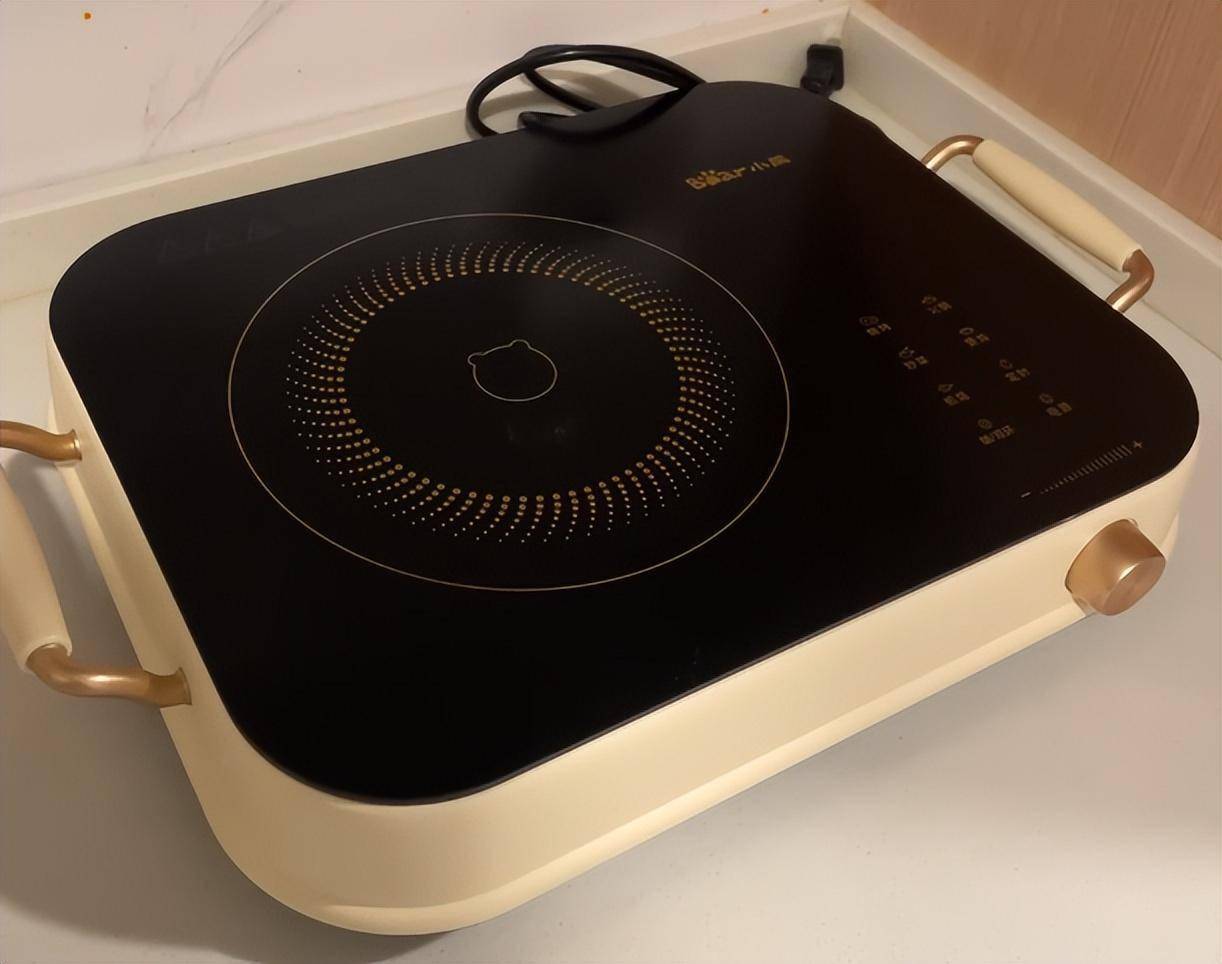 这主要是因为电陶炉在加热过程中不会产生电磁辐射,相对而言更加安全