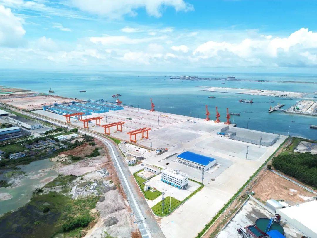 项目工程配套有4台门机,4台轨道吊,1台装船机,3