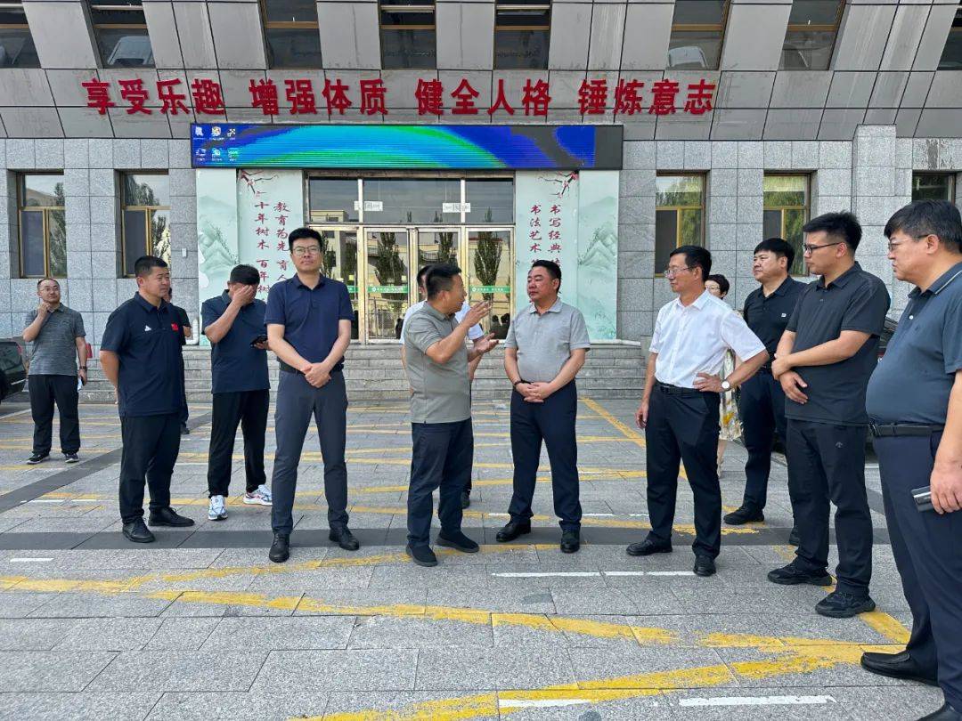 头条 | 杜彦斌,张亚男调研准格尔旗部分校园