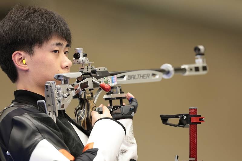 第10金!刘宇坤射落男子50米气步枪三姿金牌_决赛_巴黎奥运会_中国