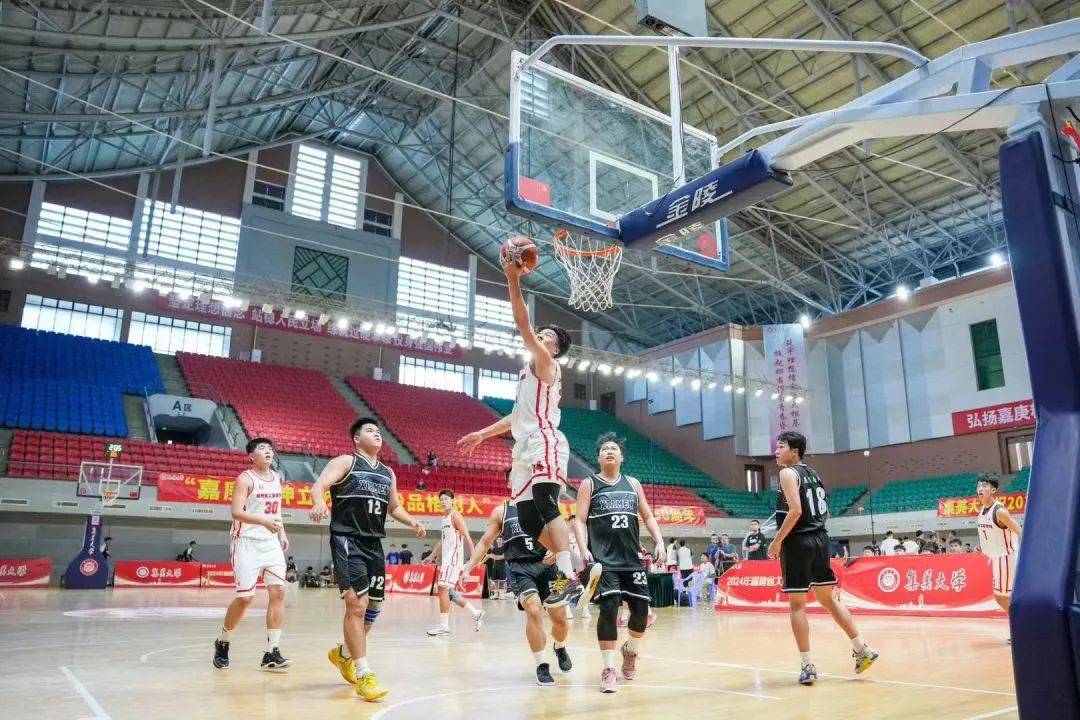 勇登巅峰 创造历史i福建省大学生篮球联赛:夺冠!