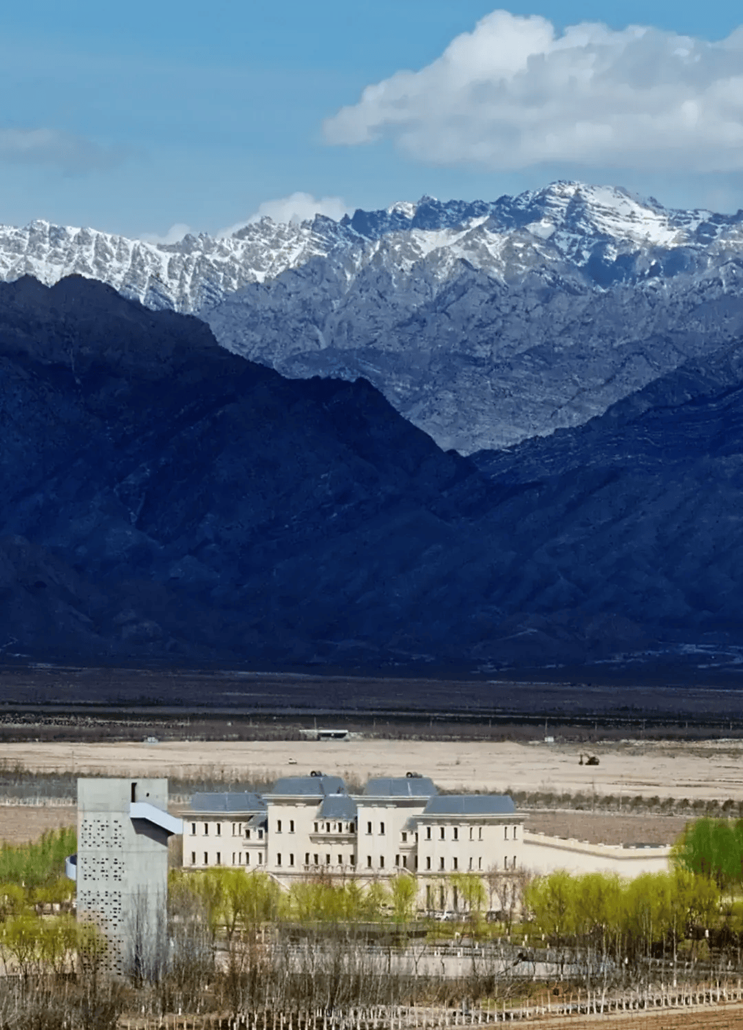 贺兰山东部山麓地貌图片