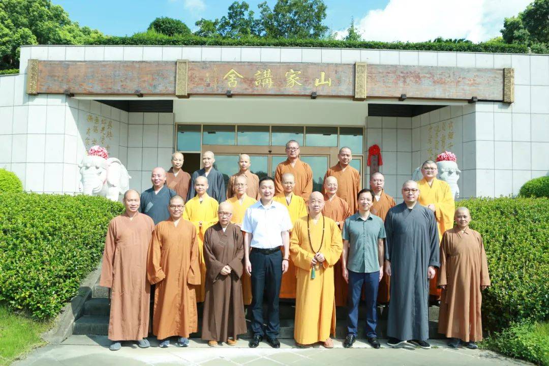 庆祝新中国成立 75 周年，“ 之江问道·瓯越和鸣” 2024温州市瓯海佛教讲经交流会在护国寺圆满举行