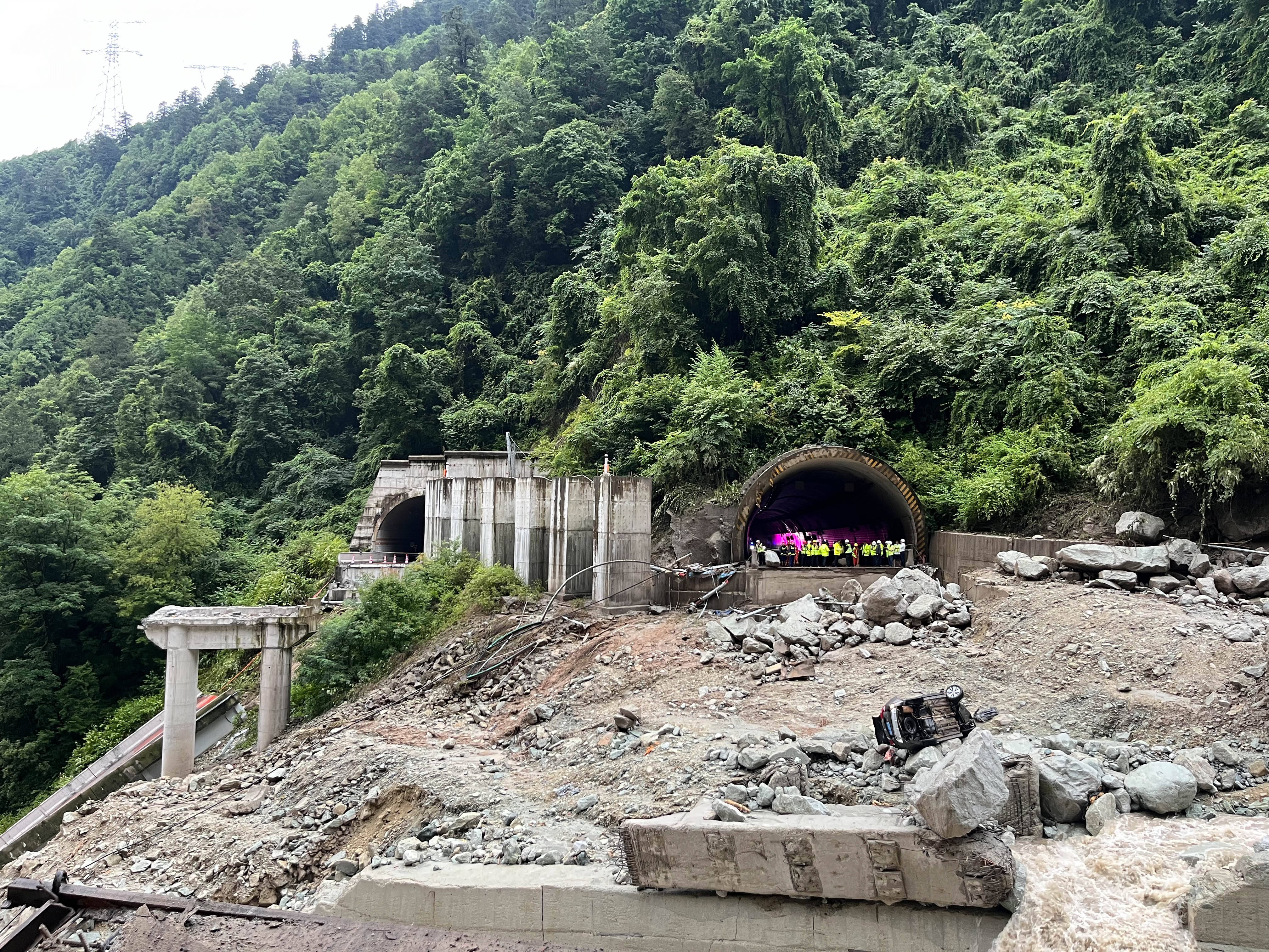 泥巴山隧道路况图片