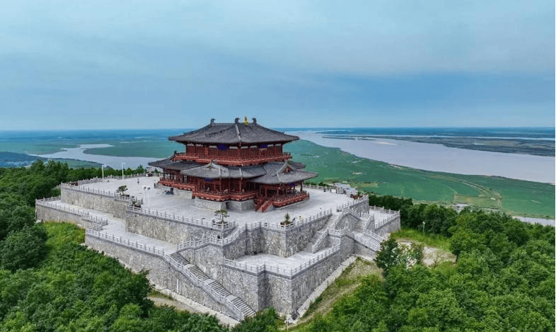 "两极穿越61龙江行"领略东极抚远首届国际蔓越莓音乐节_黑龙江