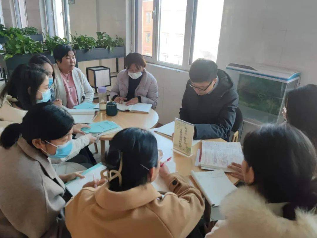 山东泰安市第十中学语文组开展"践行生本课堂,聚焦提质增效"教研主题
