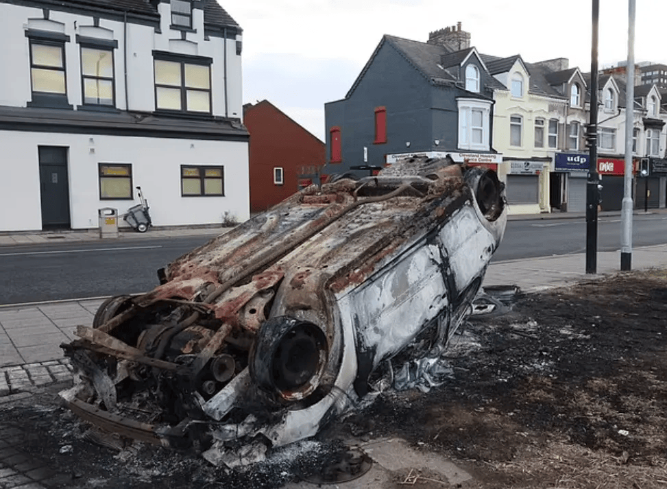 曼彻斯特,利兹,斯托克和赫尔,以及北爱尔兰的首府贝尔法斯特,骚乱情况