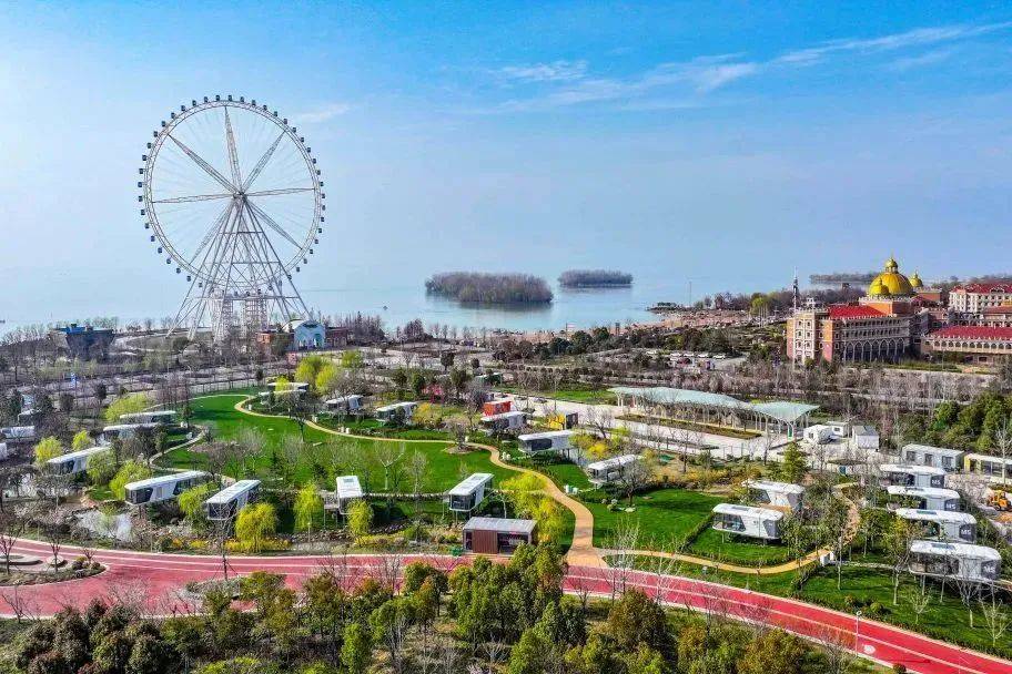 是个露营的好去处~这里紧邻骆马湖,可以看到梦幻的摩天轮,露营体验感"