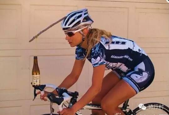 性感美女,骑车比你厉害多了!