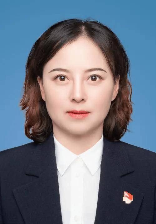 火箭般升迁,从普通女教师到副县长仅用6年时间,如今落马