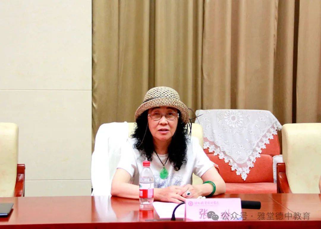 赵晓静副书记详细介绍了学校的基本情况,包括办学历史,师资力量,专业