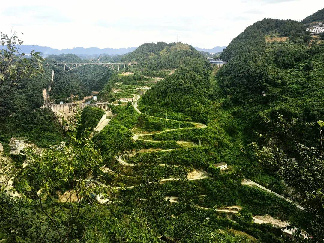 先看一看赛道情况,赛道是上世纪仁怀十大风景之一——盐津河十道拐.