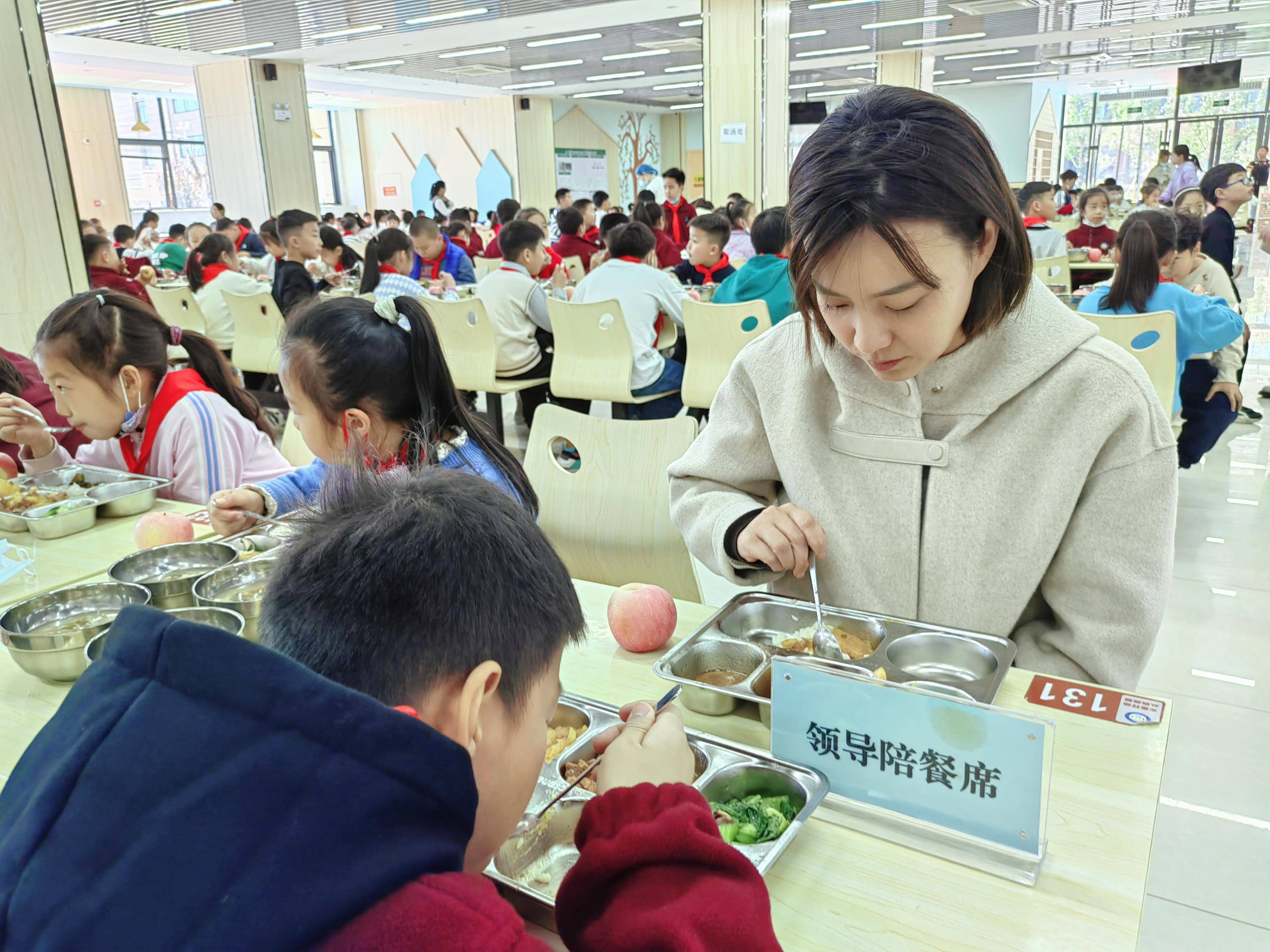 锡山实验小学食堂图片