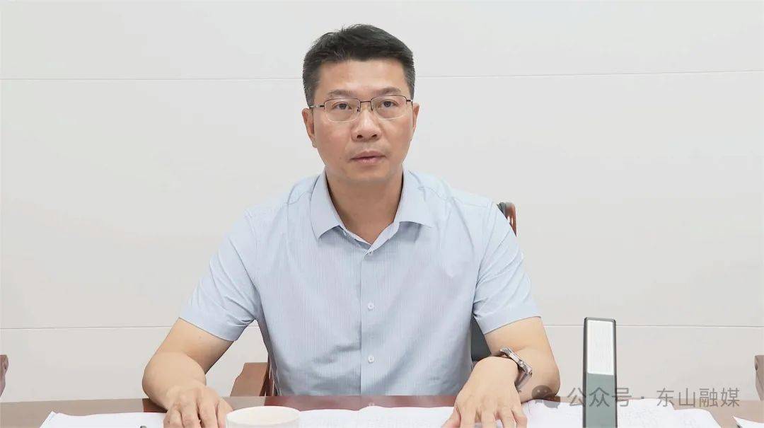 县长刘兆民,副县长谢丹以及各镇,相关部门主要负责同志参加会议.