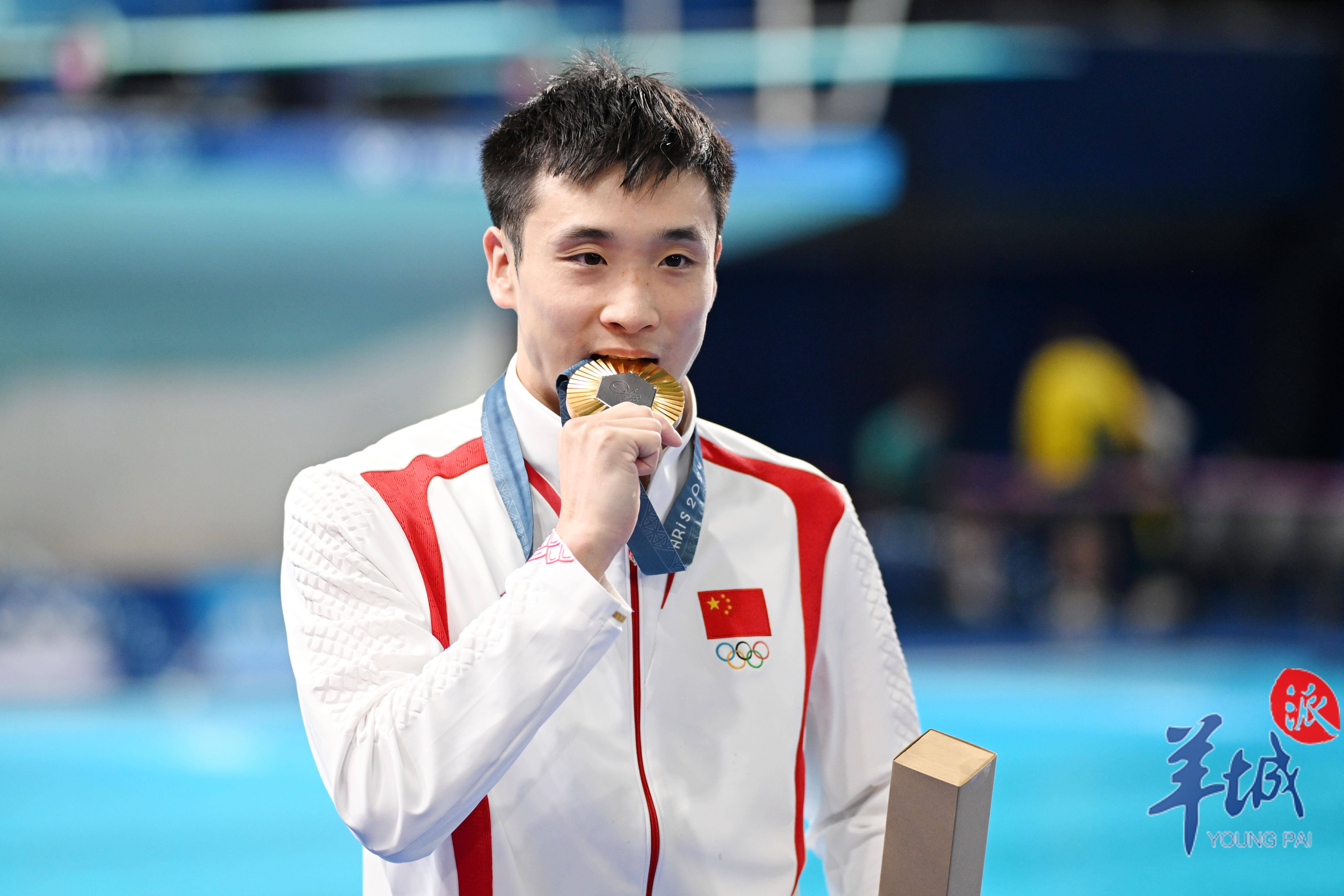 图集|曹缘夺得男子10米台冠军,中国跳水"梦之队"包揽八金