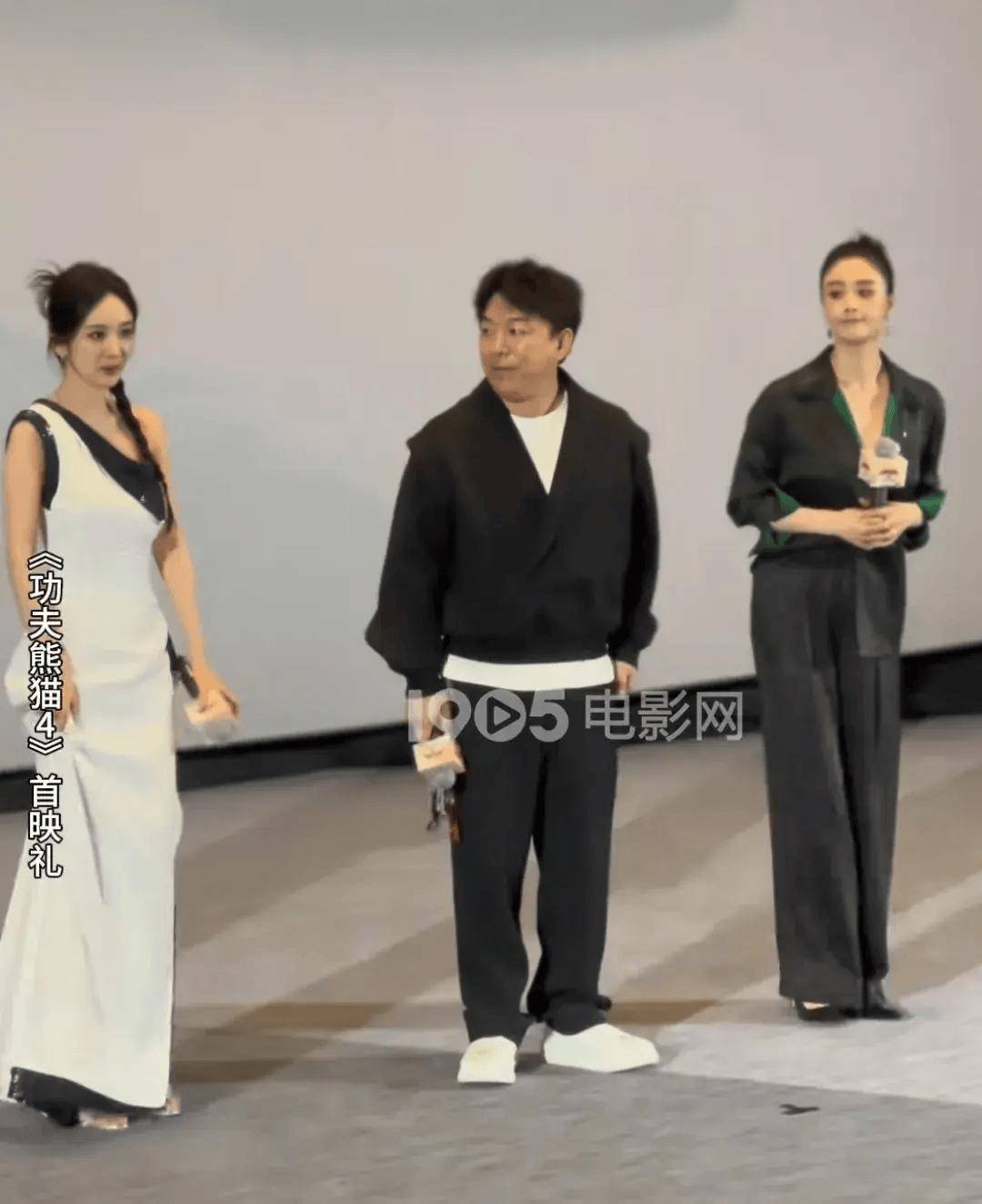 才发现蒋欣这么美,头小个子也高,路人晒合照称真人确实不上镜