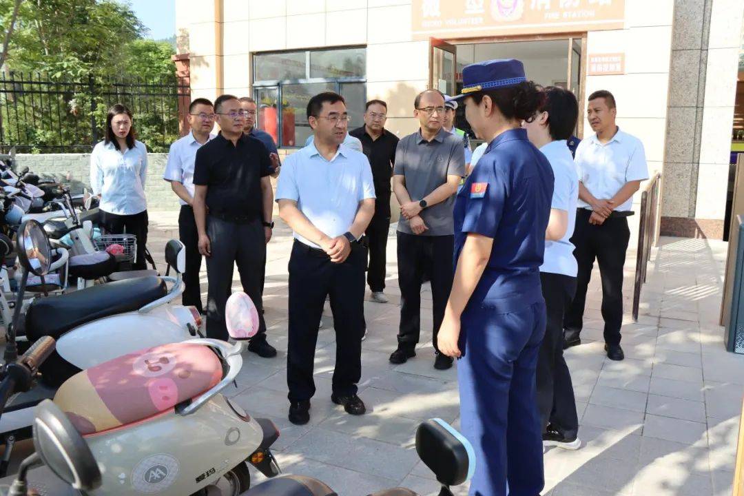 崇信县委副书记,县长刘小平带队深入崇信县消防救援大队开展调研指导