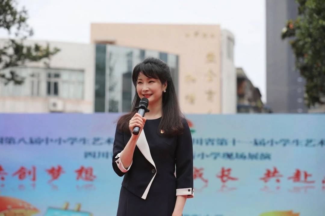 本期"校长来了",我们邀请到成都市盐道街小学党委副书记,校长兰艺,她