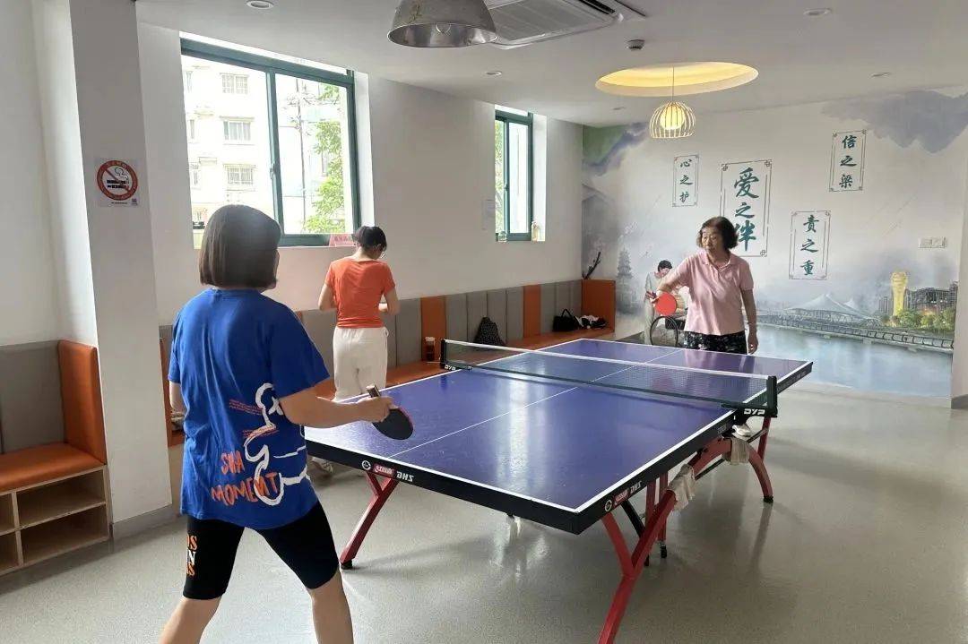 创模进行时|"爱乒才汇赢" 龙华社区上演激情乒乓球赛