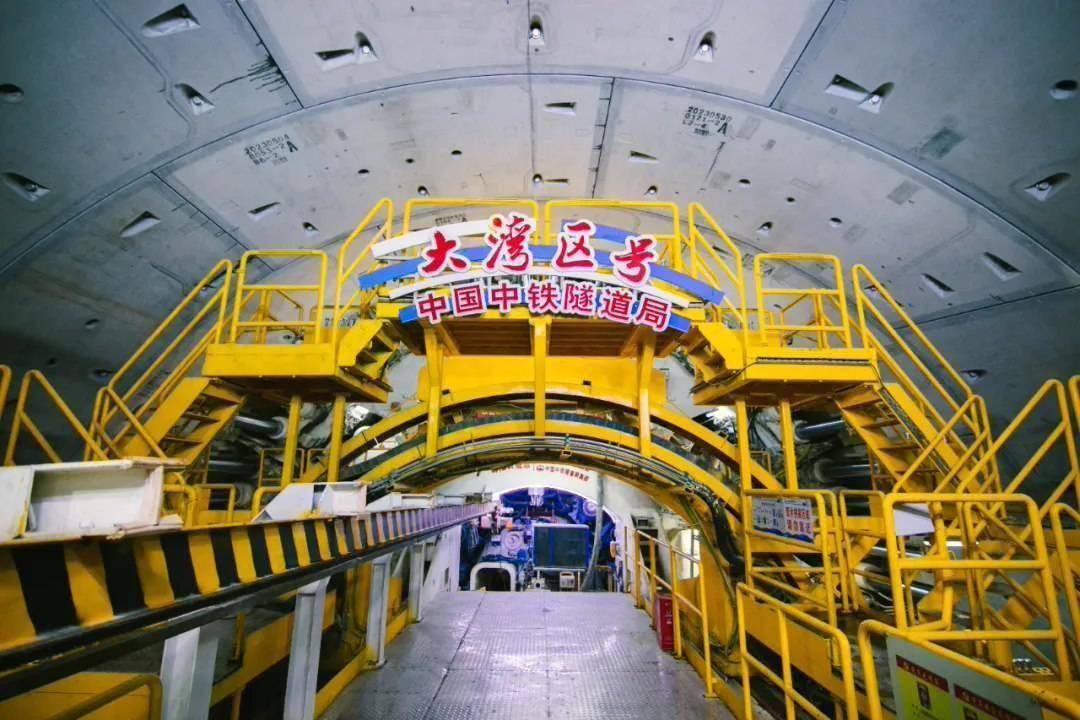 我国最深海底隧道完成盾构掘进：水下最大埋深 115 米-目前最长的海底沉管隧道是哪个