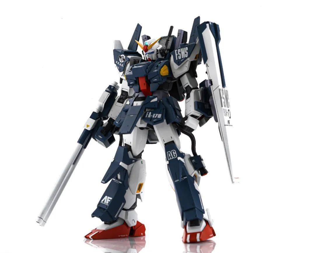 本体的高达mk2,还是保留了很干净整洁的效果,没有什么多余的刻线细节