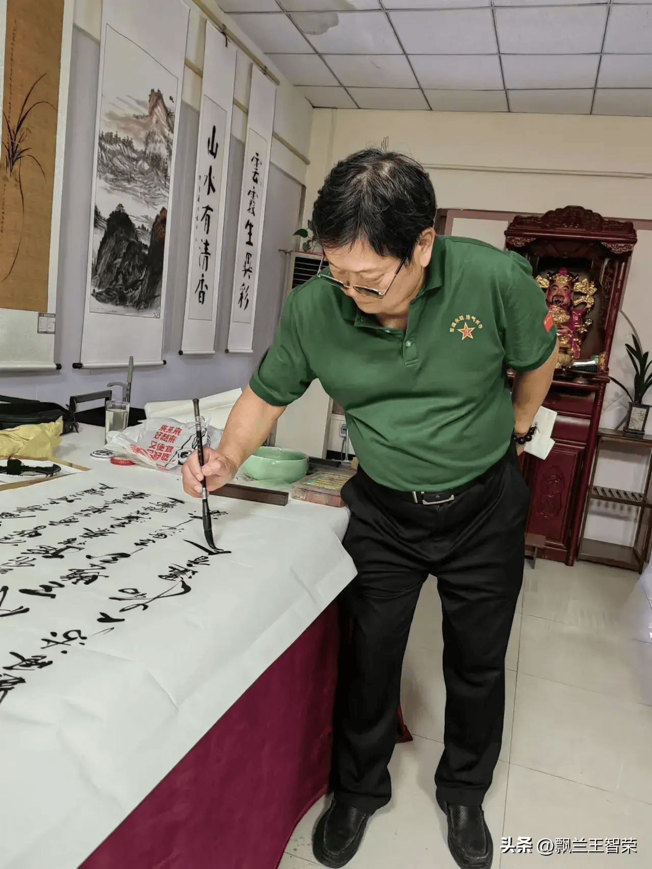 书画家:陈炳寅,张大炤,何成,梁华,李金忠等老师在开封畅瑞商贸有限